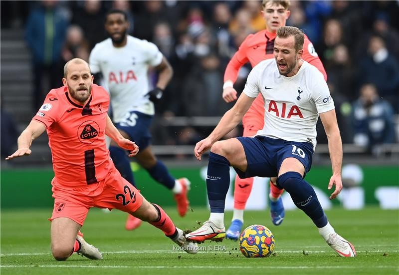 بالصور : توتنهام يكتسح نورويتش.. وتعادل قاتل لليدز مع برينتفورد