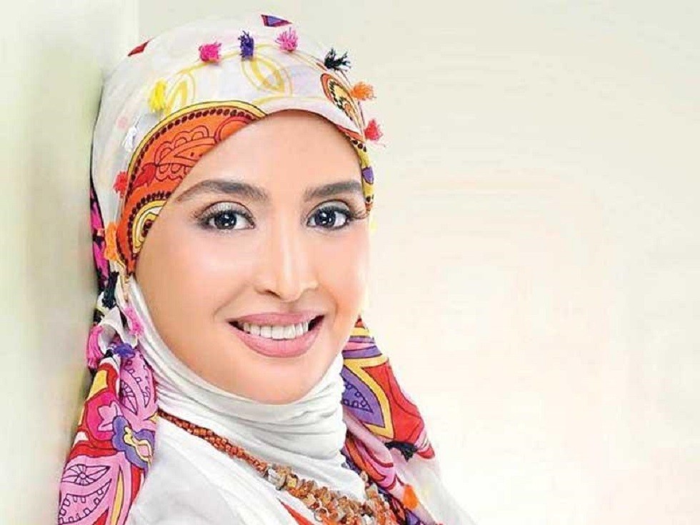 شاهد: الفنانة "حنان ترك" تطلب الدعاء بعد إصابتها و عائلتها بفيروس كورونا