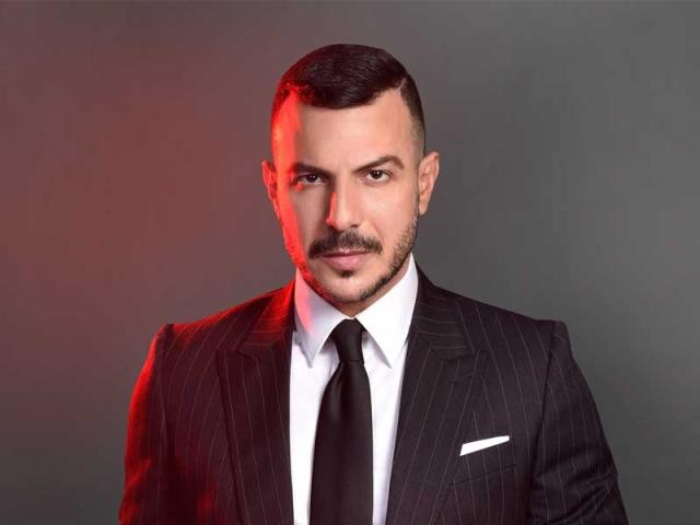 شاهد: الممثل "باسل خياط" يعايد زوجته برومانسية .. هكذا احتفل بمناسبة ميلادها