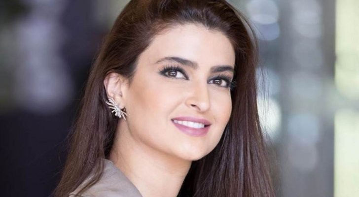 شاهد: النجمة "علا الفارس" تنشر صورتها بفستان الزفاف وتحسم جنسية عريسها