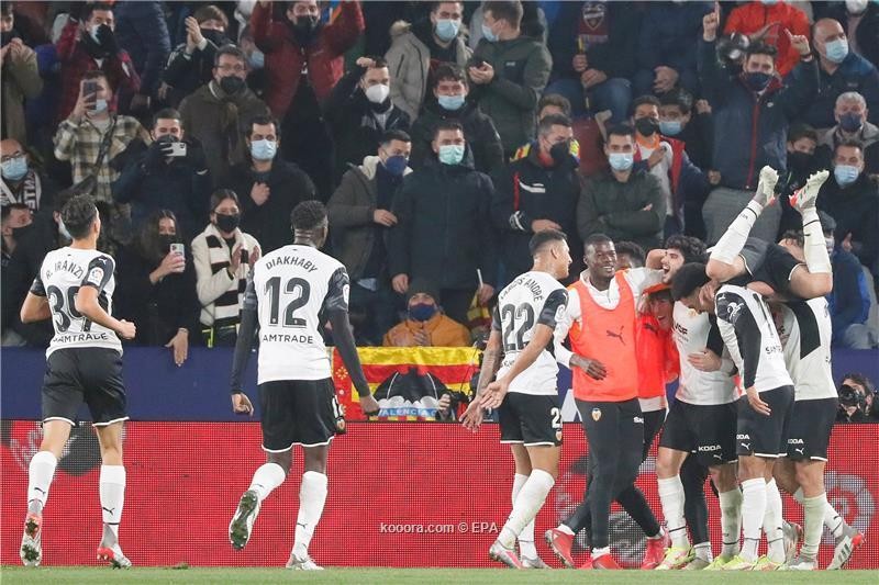 بالصور.. فالنسيا يهزم ليفانتي في مباراة مثيرة