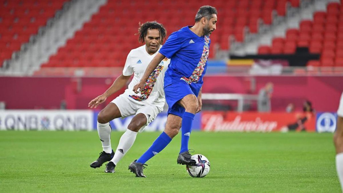 بالصور : أساطير العرب يهزمون أساطير العالم بقيادة الإسرائيلي أفرام غرانت في قطر