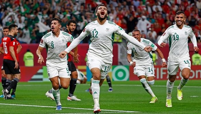 شاهد: منتخب الجزائر يُتوج رسميًا بكأس العرب
