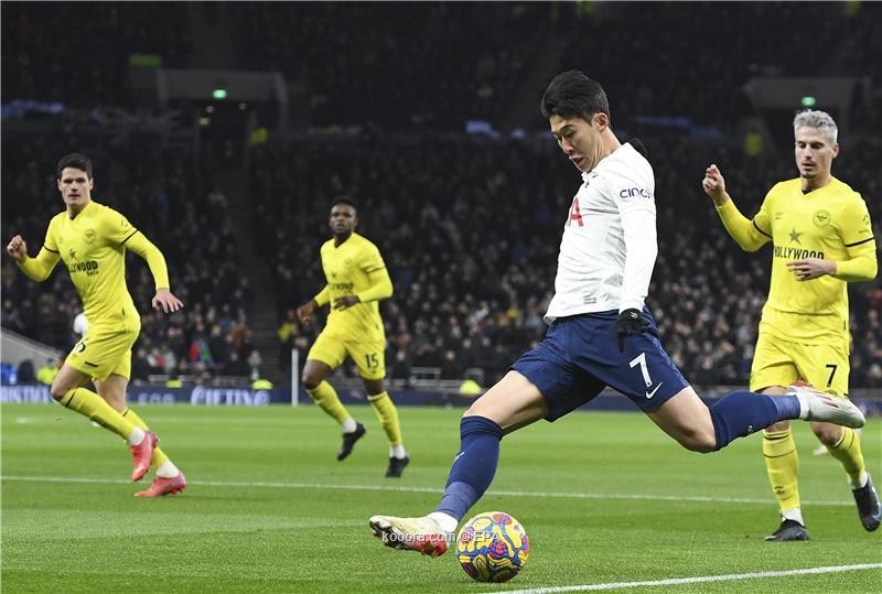 بالصور: توتنهام يواصل الصحوة بثنائية في برينتفورد