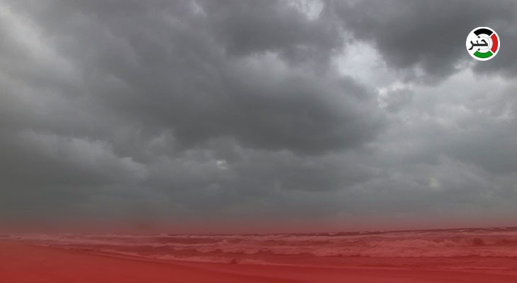 بالفيديو: عدسة "خبر" ترصد أمواج بحر غزّة في ظل المنخفض الجوي