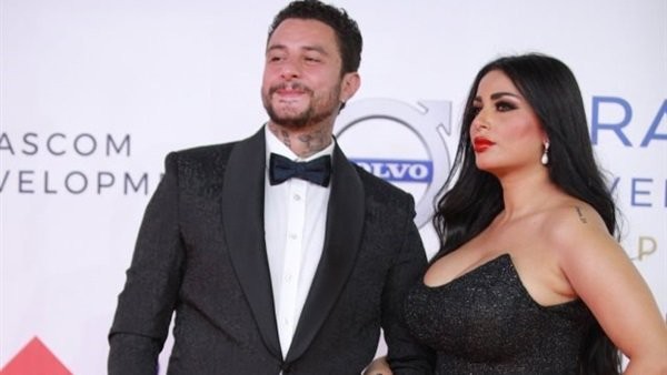 غياب زوجة أحمد الفيشاوي عن العرض الخاصّ لفيلمه يثير تساؤلات الجمهور