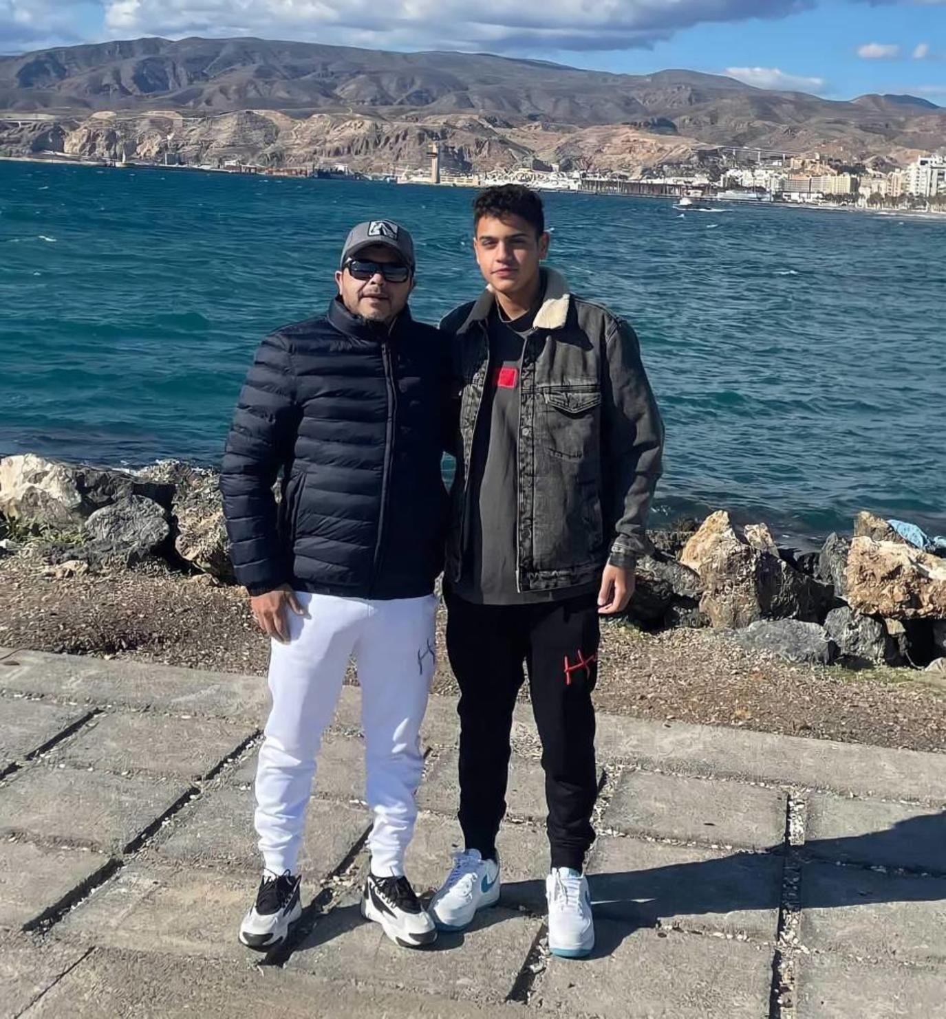 «نسي يورث الطول».. محمد هنيدي في ظهور خاص مع ابنه