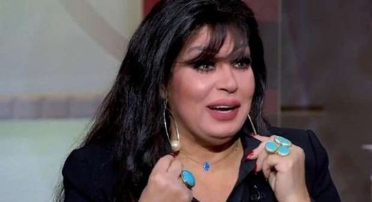 فيفي عبده: مش معنى أني بلف حاجة على دماغي يبقى اتحجبت