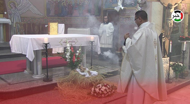 بالفيديو: مسيحيو غزّة يحتفلون بعيد الميلاد المجيد رغم المنغصات الإسرائيلية