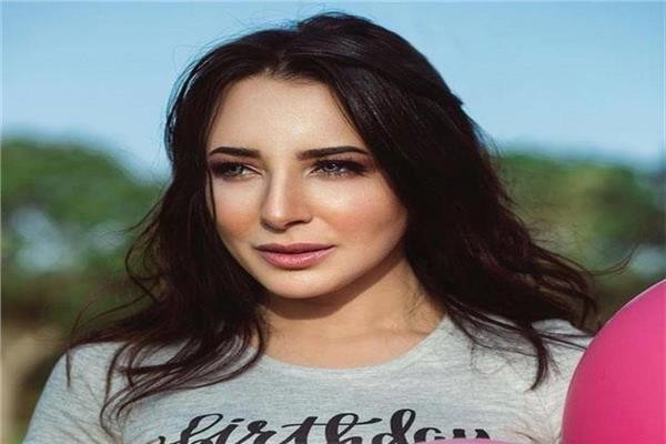 "عمار يا مصر".. ساندي تكشف تعرضها للسرقة في فرنسا