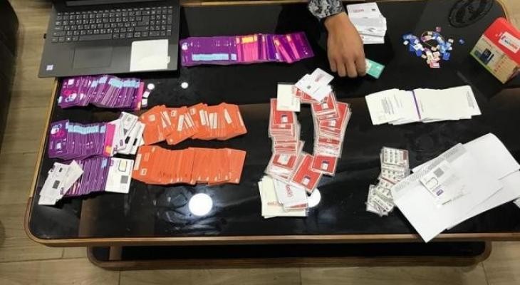 ضبط شرائح اتصالات "إسرائيلية" ممنوعة من التداول في رام الله