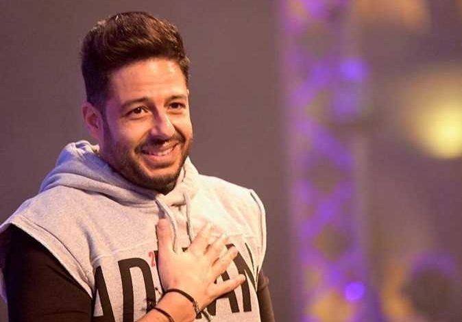 فيديو: رد فعل حماقي بعد إلقاء أحد المعجبين الهاتف عليه في حفل السعودية