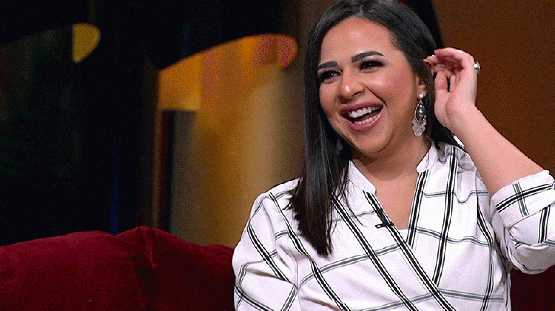 شاهد: الفنانة "إيمي غانم" تحسم أمر ارتدائها الحجاب