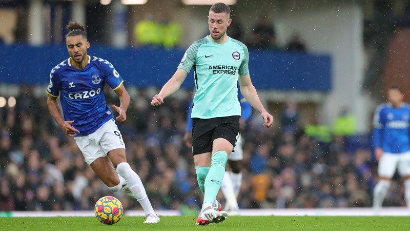 برايتون يحقق فوزا مثيرا على إيفرتون