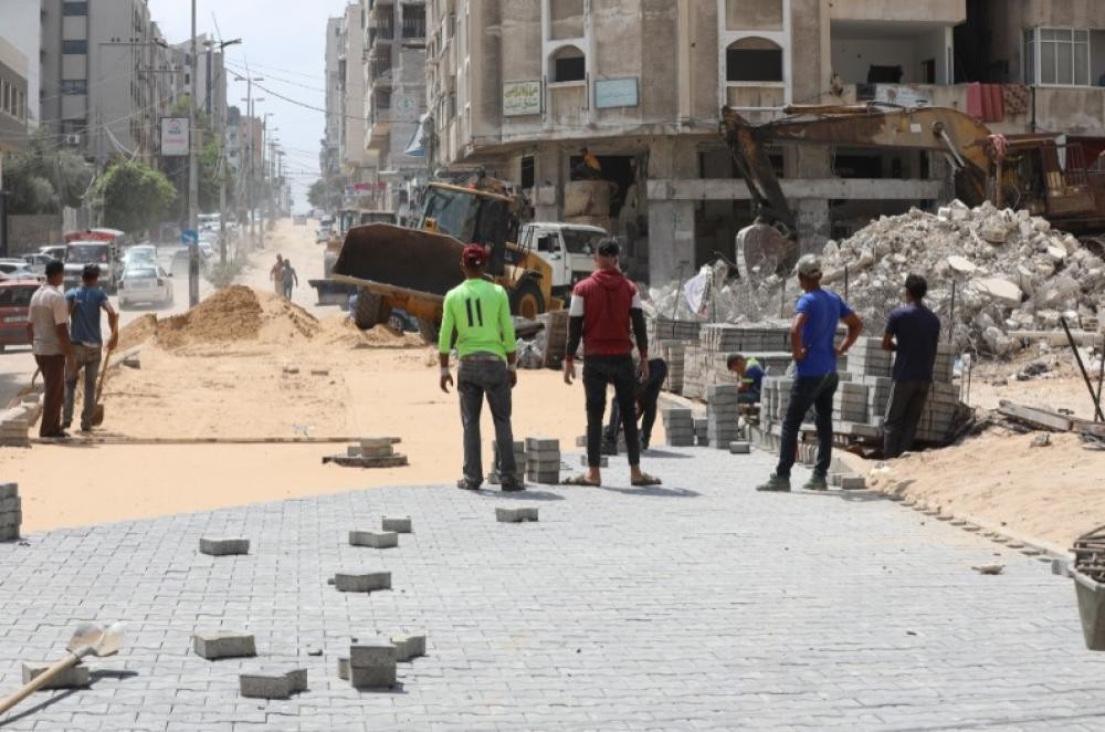 غزة: البلدية تستكمل الصيانة المؤقتة للشوارع المتضررة من العدوان الأخير