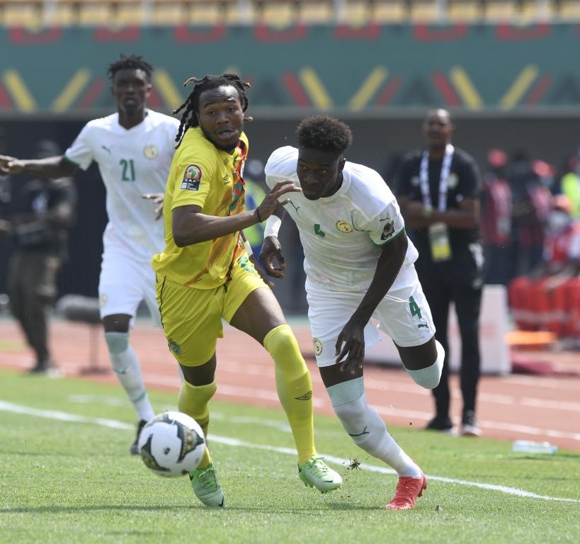 بالصور: ركلة جزاء قاتلة تنقذ السنغال أمام زيمبابوي