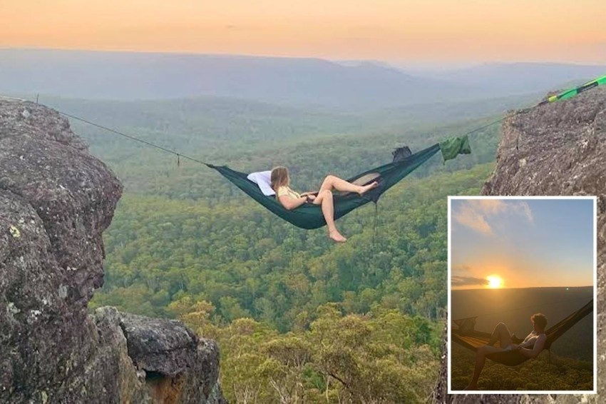 شقيقان ينامان على "أرجوحة " بين الجبال على ارتفاع 21 مترًا