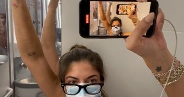 أمريكية تحجز نفسها 5 ساعات فى حمام الطائرة بعد اكتشاف إصابتها بكورونا