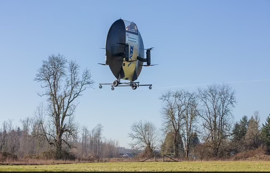 تحلق مثل "سوبرمان"... طائرة مبتكرة تشبه طبق الأقمار الصناعية