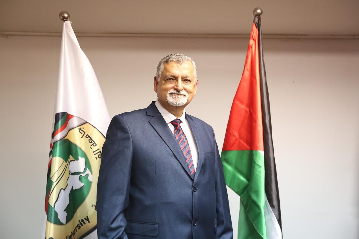 الرئيس عباس يُصدر قرارًا بتعيين سمير النجدي رئيسًا لجامعة القدس المفتوحة