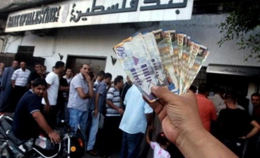 سلطة النقد تُؤجل أقساط القروض على موظفي قطاع غزة