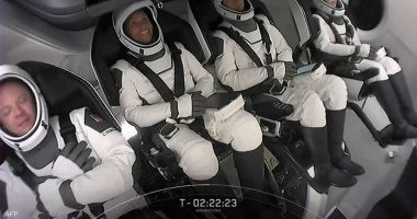 طيار أمريكى يتنازل لصديق عمره عن رحلة مجانية للفضاء