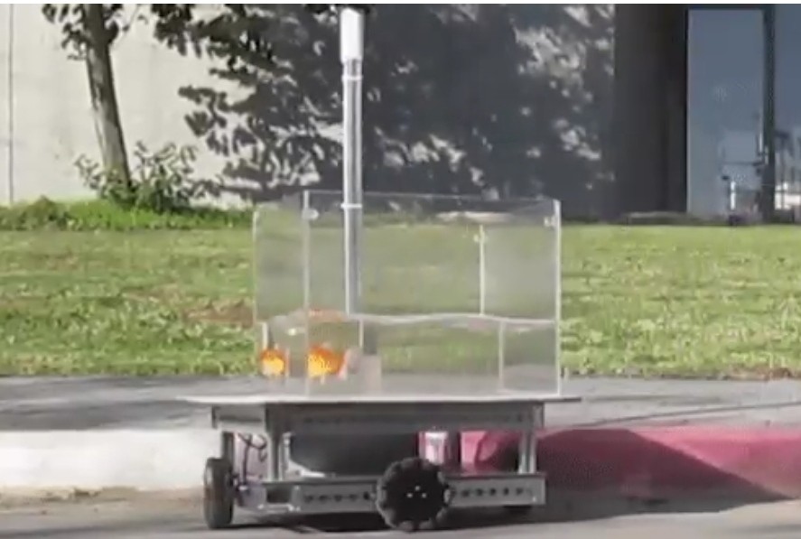 لإجراء تجربة علمية.. سمكة تقود "سيارة مائية"