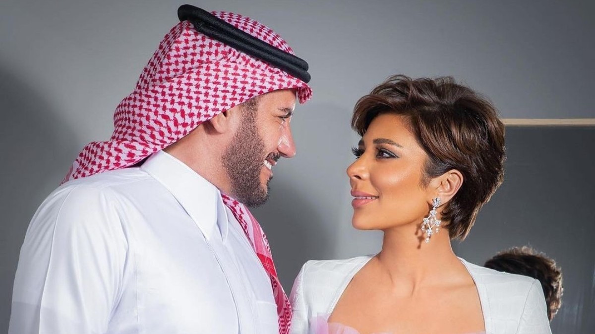 "كل شيء بعيشه لأول مرة".. أصالة تستقل دراجة نارية مع زوجها