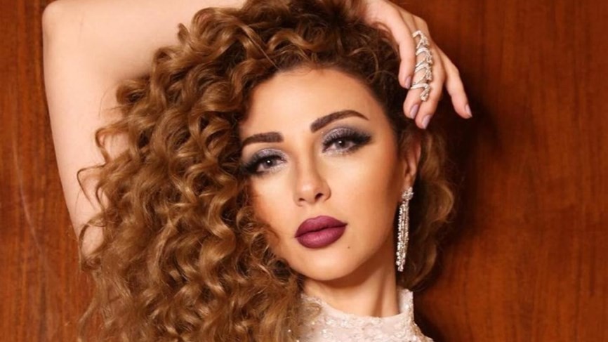 بالفيديو: النجمة ميريام فارس تقرع الطبل على المسرح في حفلها بالسعودية وتتصدر التريند