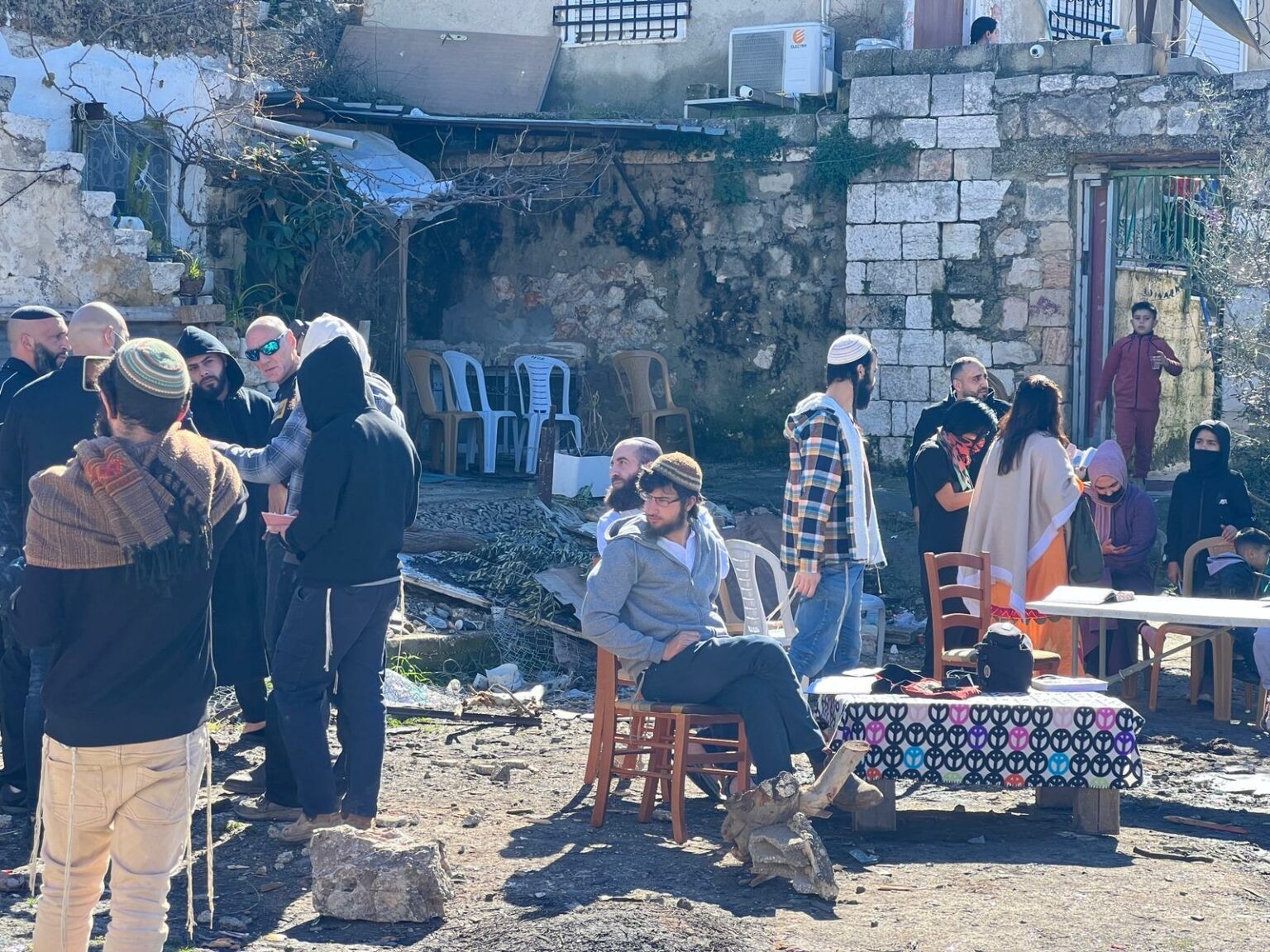 المتطرِّف إيتمار بن غفير يصل حي الشيخ جرَّاح وينصب مكتبه
