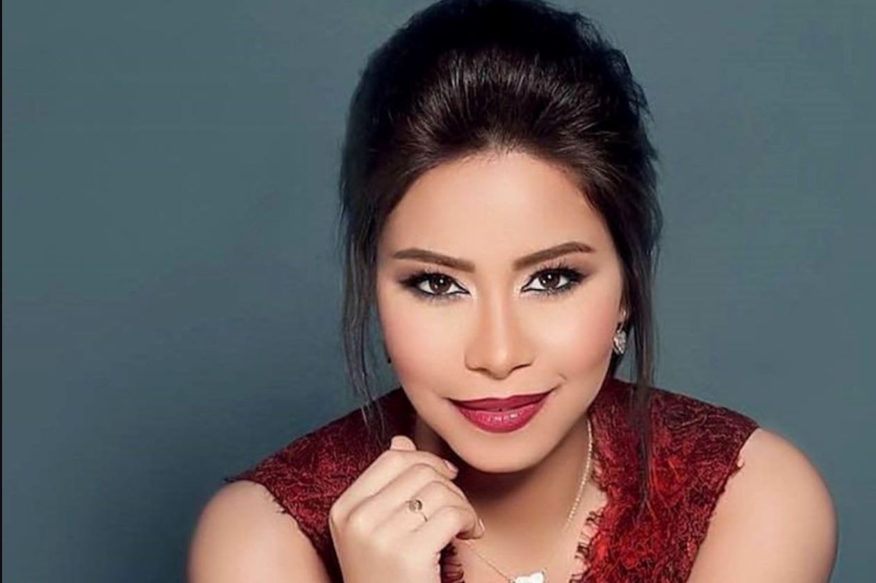 شاهد: الفنانة شيرين عبد الوهاب تساند لاعبي المنتخب الوطني