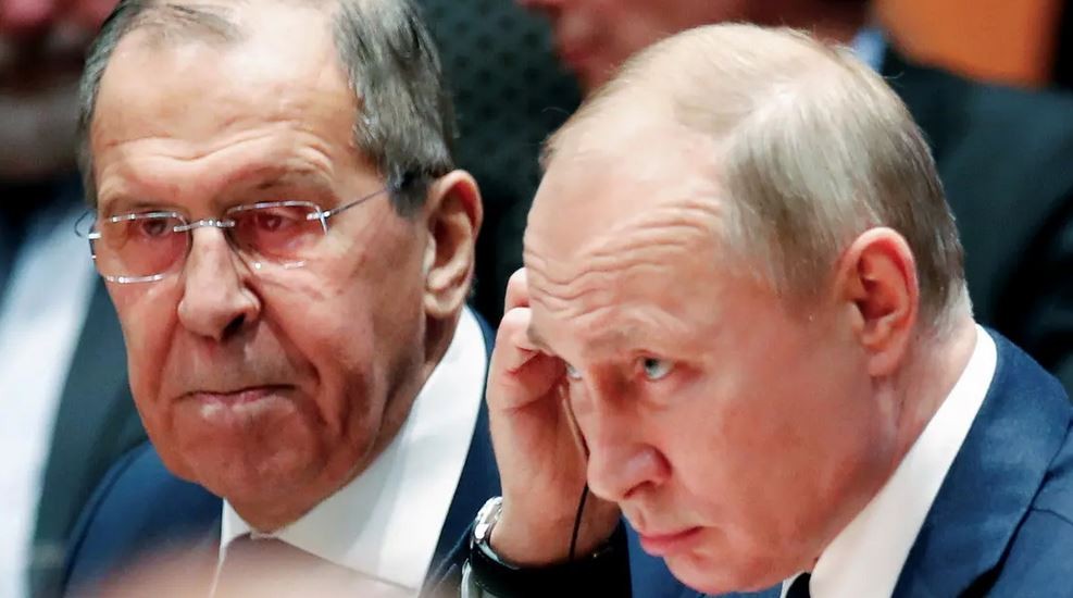 أول تعليق روسي على عقوبات بريطانيا بحق بوتين ولافروف