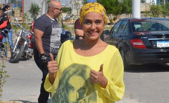 ابنة سامي العدل تفتتح عربة لبيع المأكولات في مدينة دهب