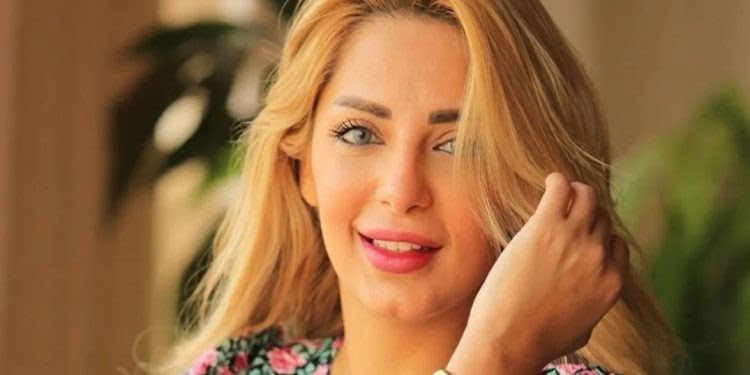 سؤال يدفع مي حلمي لإعلان خطوبتها