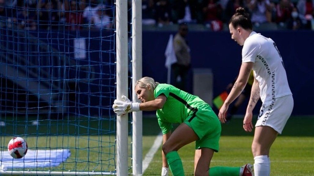 لاعبة تدخل التاريخ.. سجلت هاتريك ضد مرماها في 35 دقيقة (فيديو)