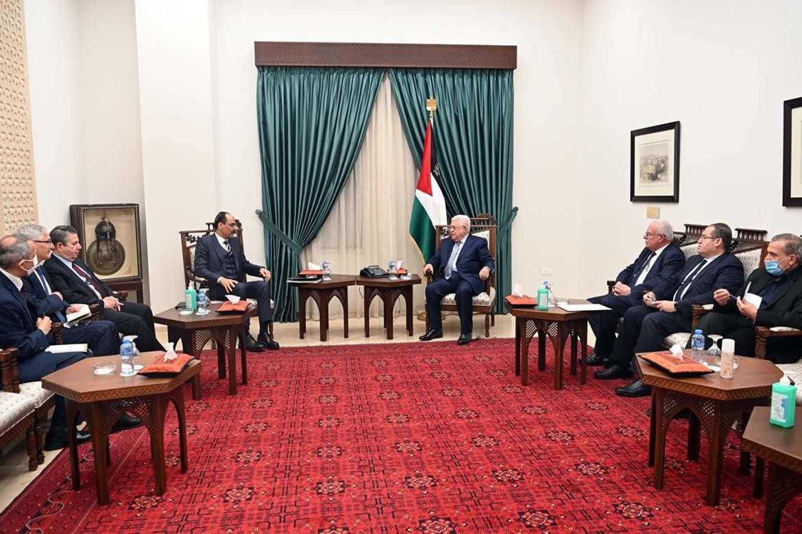 تفاصيل لقاء الرئيس عباس مع مبعوثي الرئيس التركي