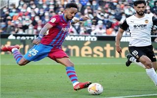 أوباميانج: رفضت عروضًا إيطالية وفرنسية من أجل برشلونة