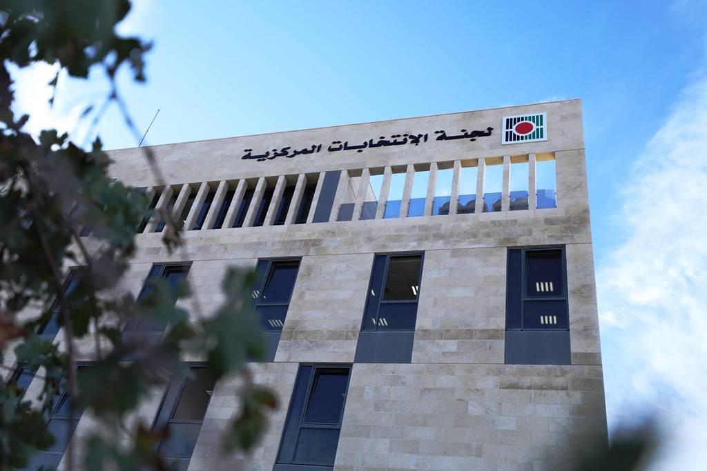 لجنة الانتخابات تعيد تفعيل التسجيل الإلكتروني للناخبين الجدد