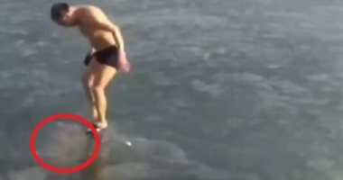 مغامرة لسباح سلوفاكى فى بحيرة متجمدة أوشكت على التحول لكارثة