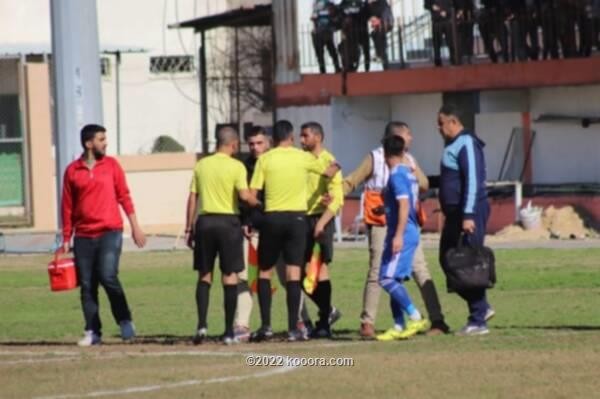 بالصور : إلغاء لقاء الشاطئ والصداقة لإصابة حكم بمقذوف