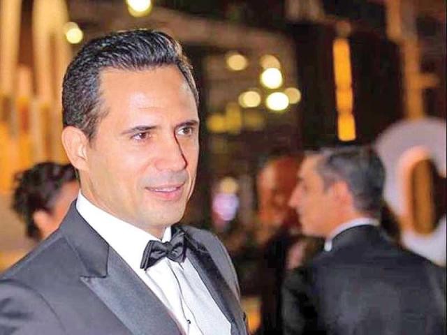 شاهد: أول ظهور لابنة الفنان ظافر العابدين مع والديها وجمالها حديث المتابعين
