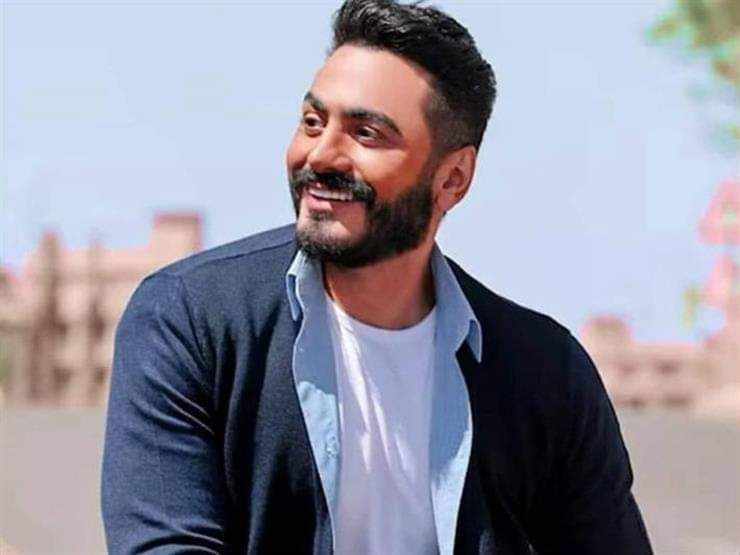 شاهدوا: تامر حسني يقدم الأبطال الشباب في فيلمه "بحبك"