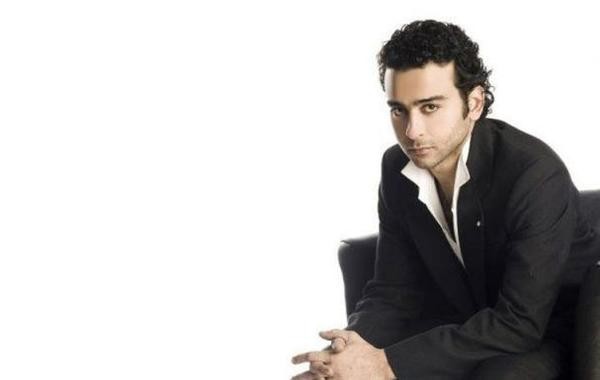 أحمد عزمي: فكرت في الانتحار لأن وجودي هيبقى وصمة عار في حياة ابني
