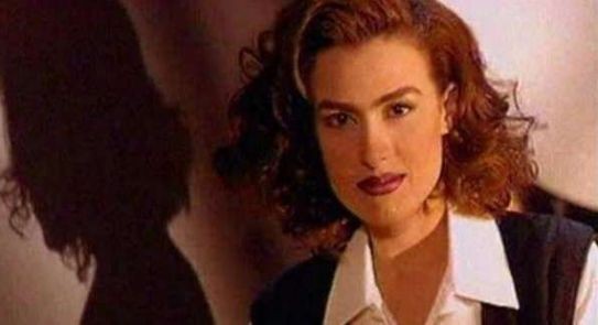بعد غياب طويل... سيمون تعلن عودتها للغناء