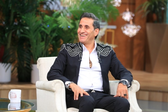شاهدوا: أحمد شيبة يخبز «عيش باللحمة» لأهل منطقته