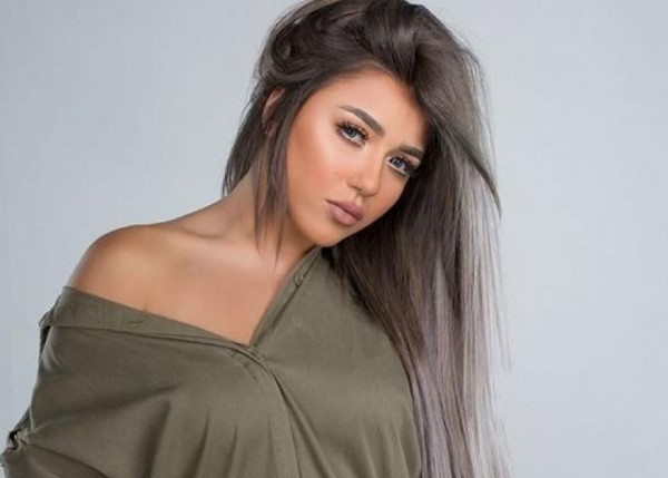 "مفبركة" سارة سلامة عن صورتها اثناء احتفالات فوز مصر على الكاميرون