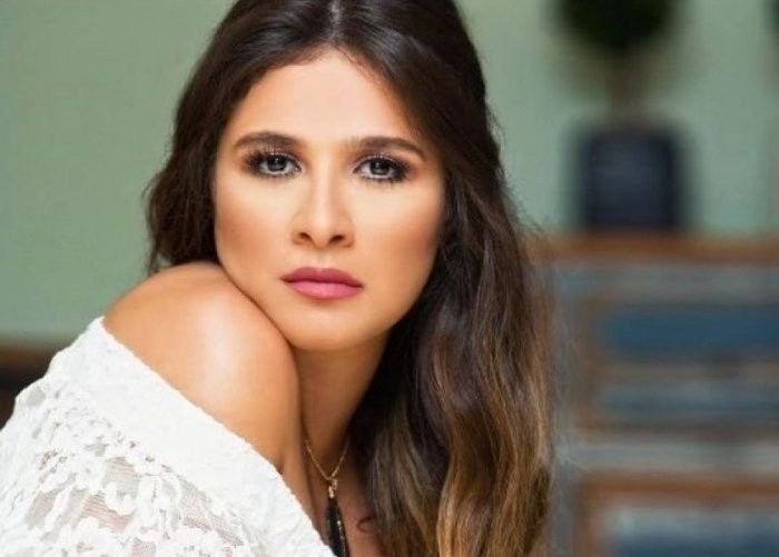 هل أجرت ياسمين عبد العزيز عملية تجميل تسببت في تغير ملامحها؟