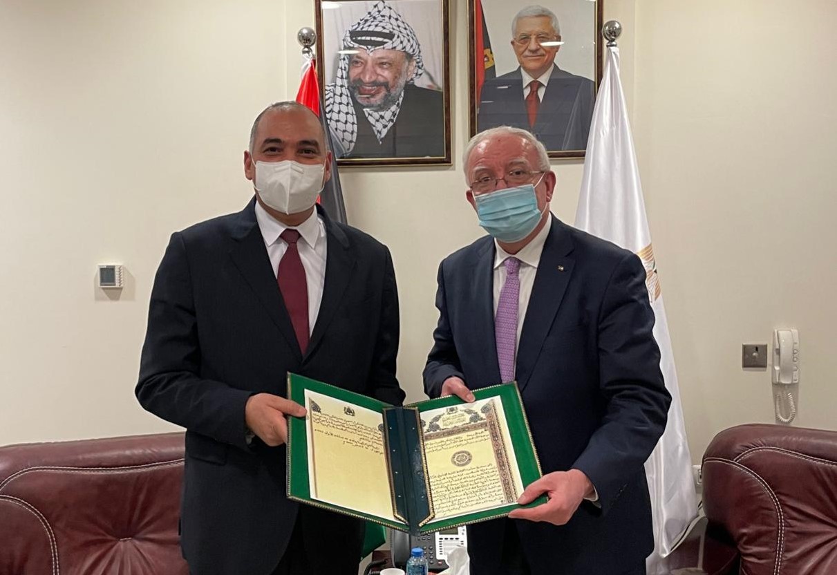 المالكي يتسلم نسخة من أوراق اعتماد السفير المغربي لدى فلسطين