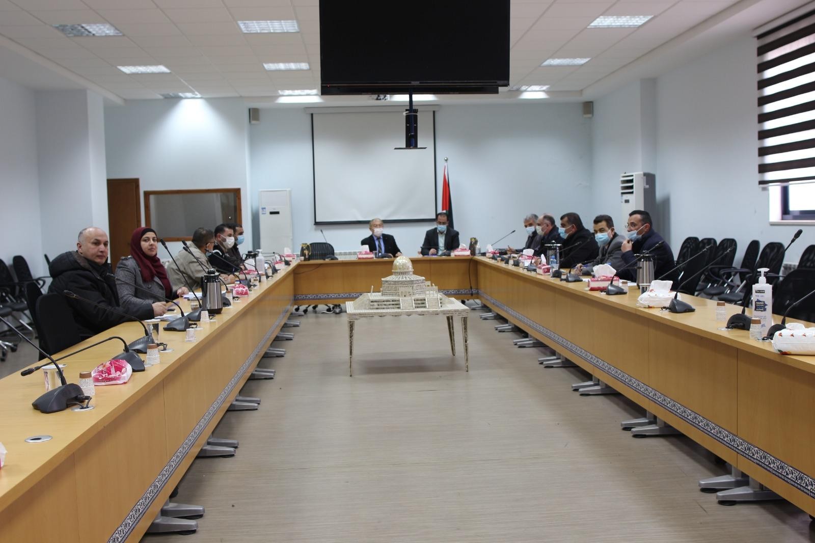 العسيلي: الحكومة لم ولن تفرض ضرائب جديدة