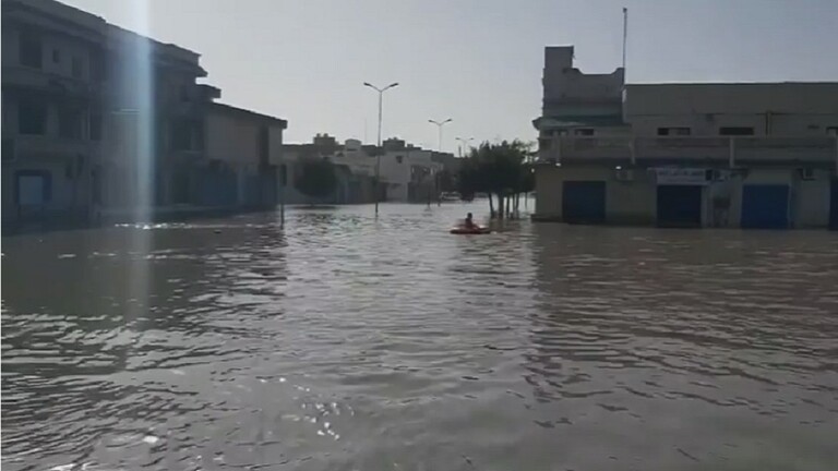 بالفيديو: ليبيا.. واد يسيل مثل نهر ومدينة تتحول إلى ما يشبه البندقية